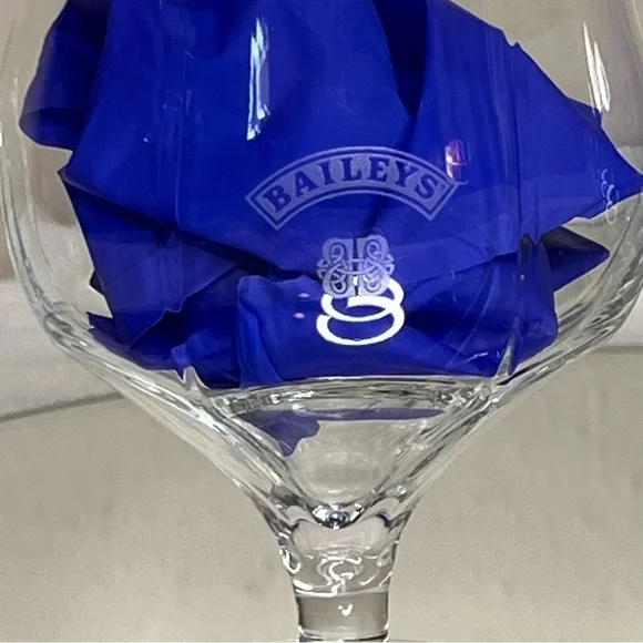 BAILEYS IRISH CREAM LIQUEUR STEMMED TULIP GLASSES WHITE ETCHING-6 OZ~SET OF 2 - Picture 1 of 6